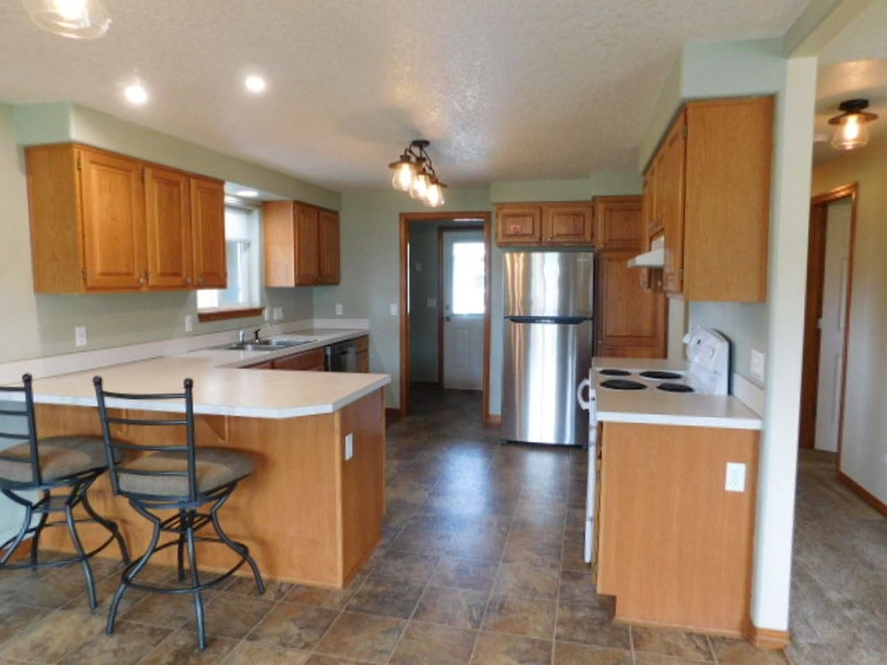 457 W Virginia St - Photo 7 of 32