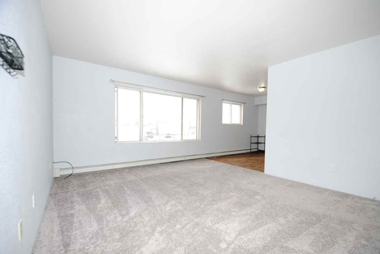 79 Slater Dr - Photo 2 of 13