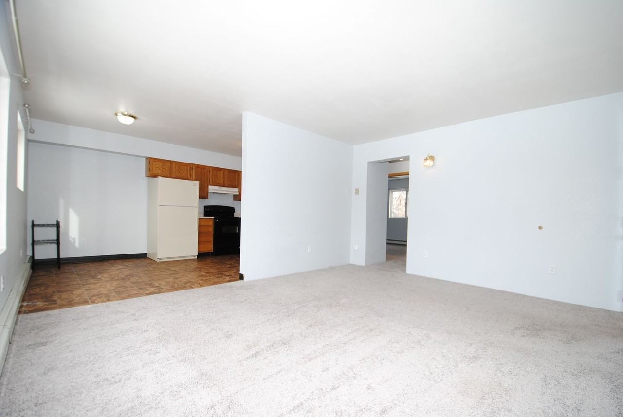 79 Slater Dr - Photo 4 of 13