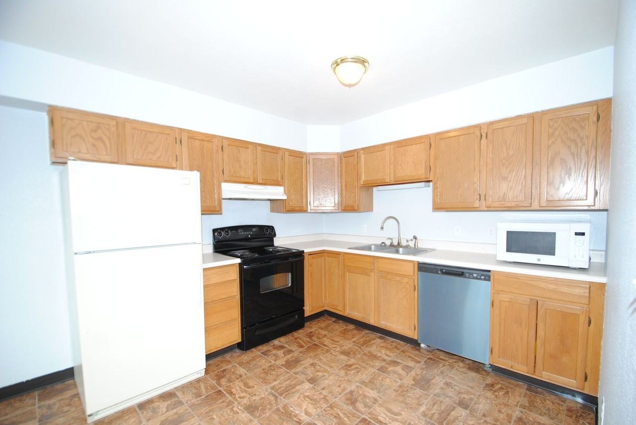 79 Slater Dr - Photo 6 of 13