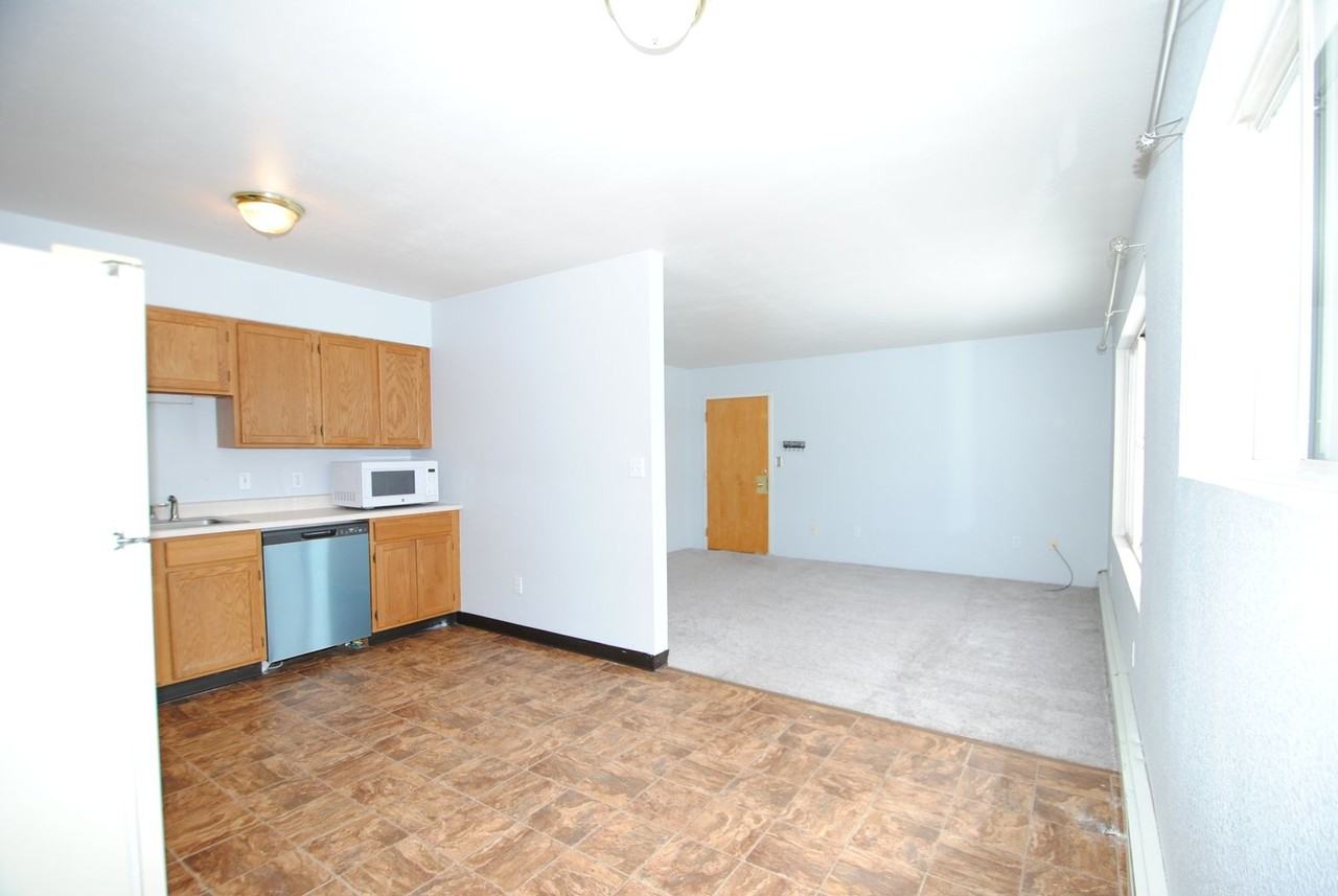 79 Slater Dr - Photo 7 of 13