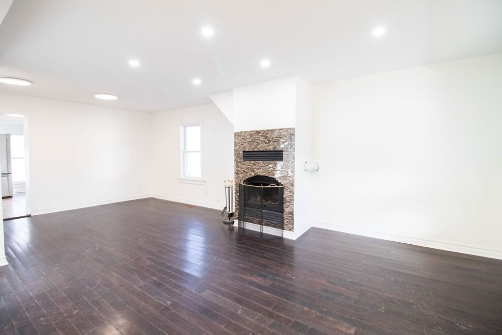 45 Chestnut St E - Photo 2 of 40