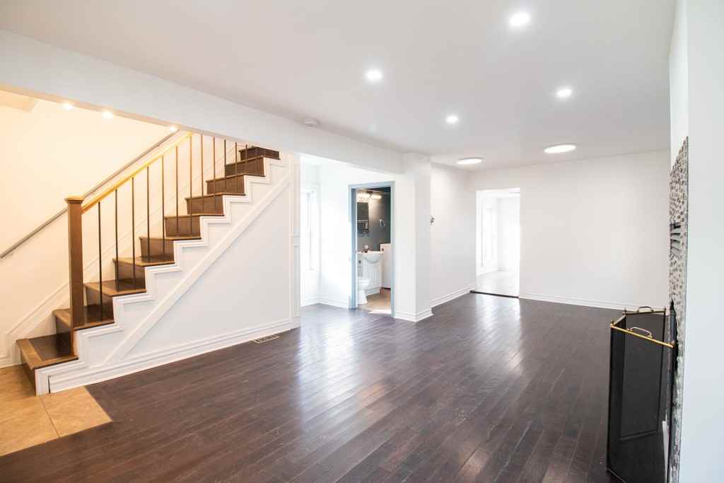 45 Chestnut St E - Photo 3 of 40