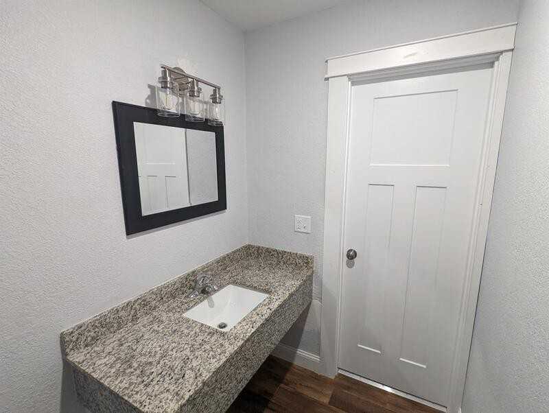 205 Oskaloosa St - Photo 5 of 17