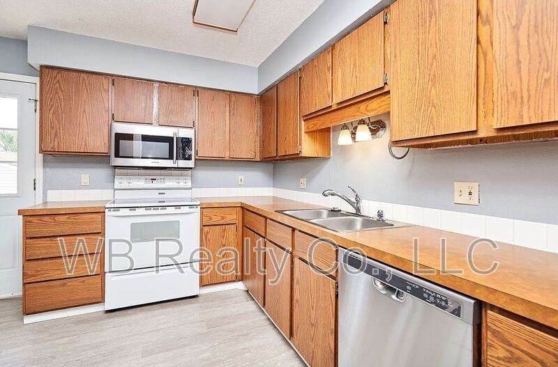 200 Corene Ave - Photo 7 of 30