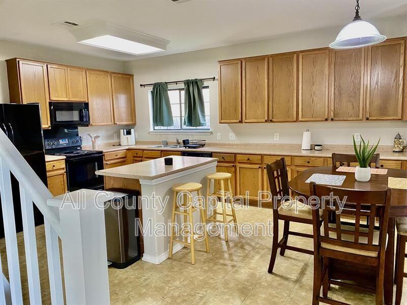 1660 Bayland St - Photo 2 of 14