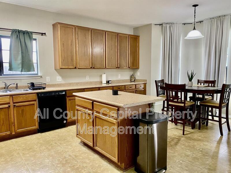 1660 Bayland St - Photo 3 of 14