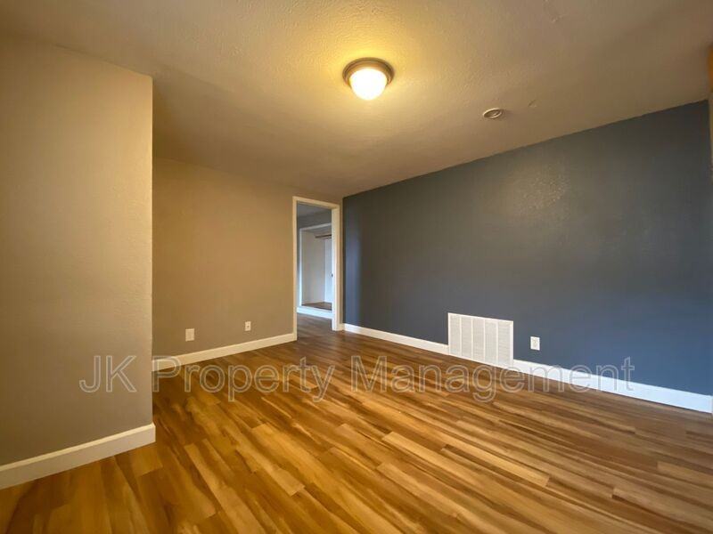 419 8th St N - Photo 3 of 10