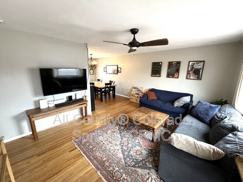 829 Dirksland St - Photo 3 of 22