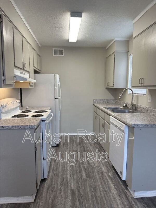 2573 Tobacco Rd - Photo 3 of 10