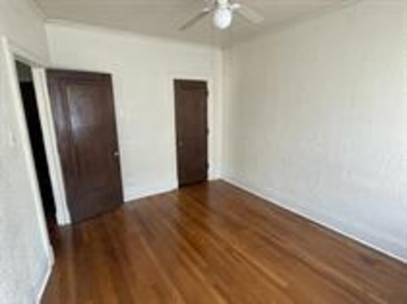 403 N 4th St - Photo 6 of 9