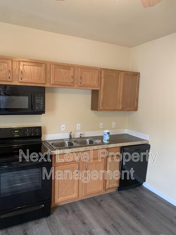 1730 Mountain Gateway Dr - Photo 2 of 9