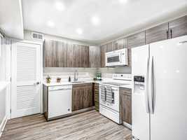 featured image of 550 S Dupont Hwy