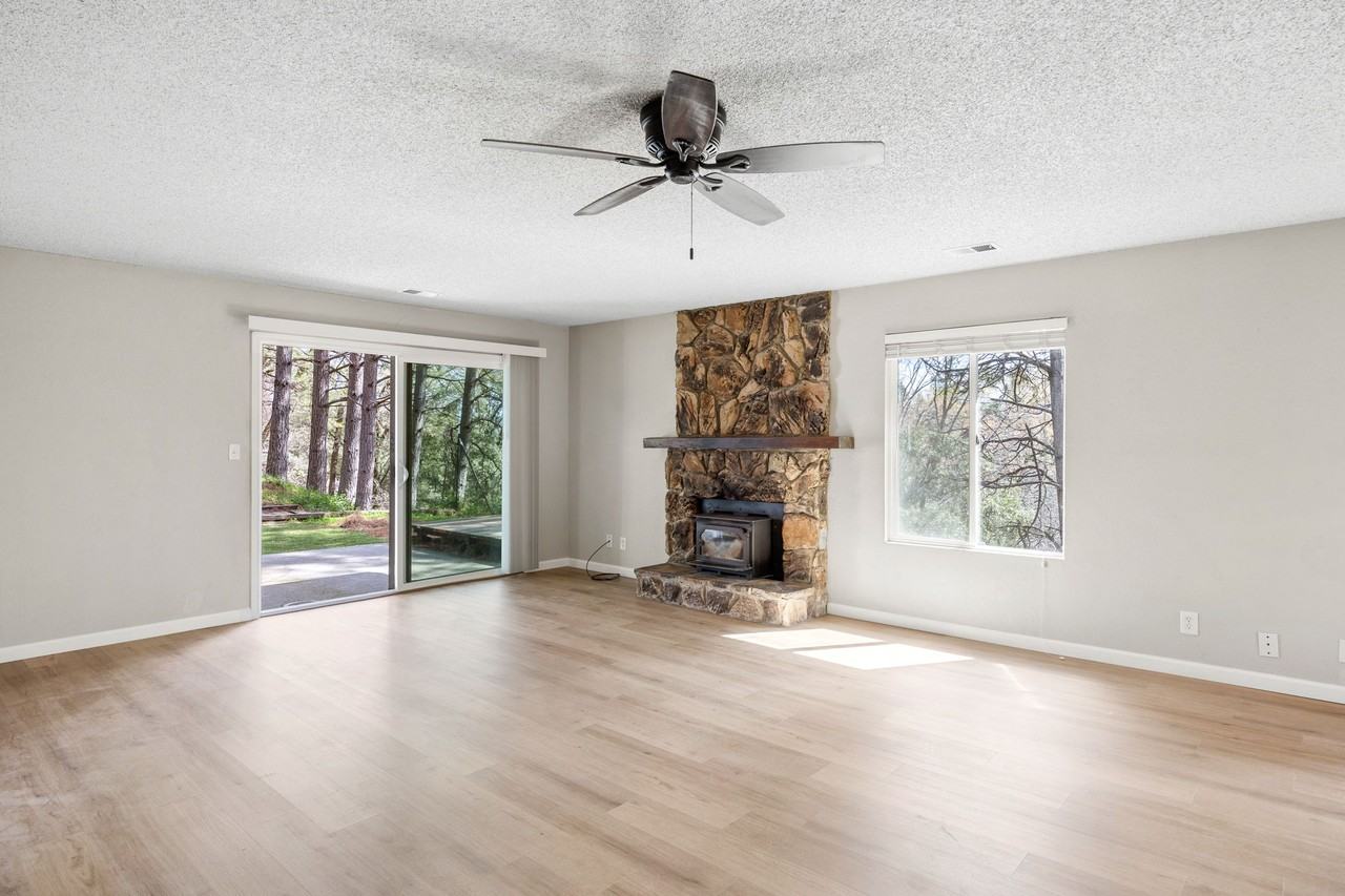 414 Catskill Drive - Photo 2 of 18