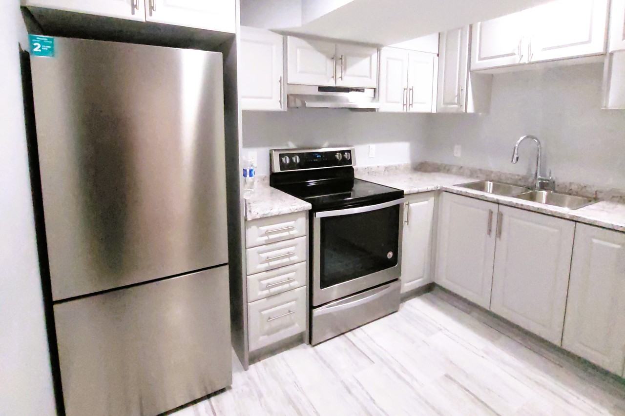 52 Saddleback Square lower - Photo 2 of 9