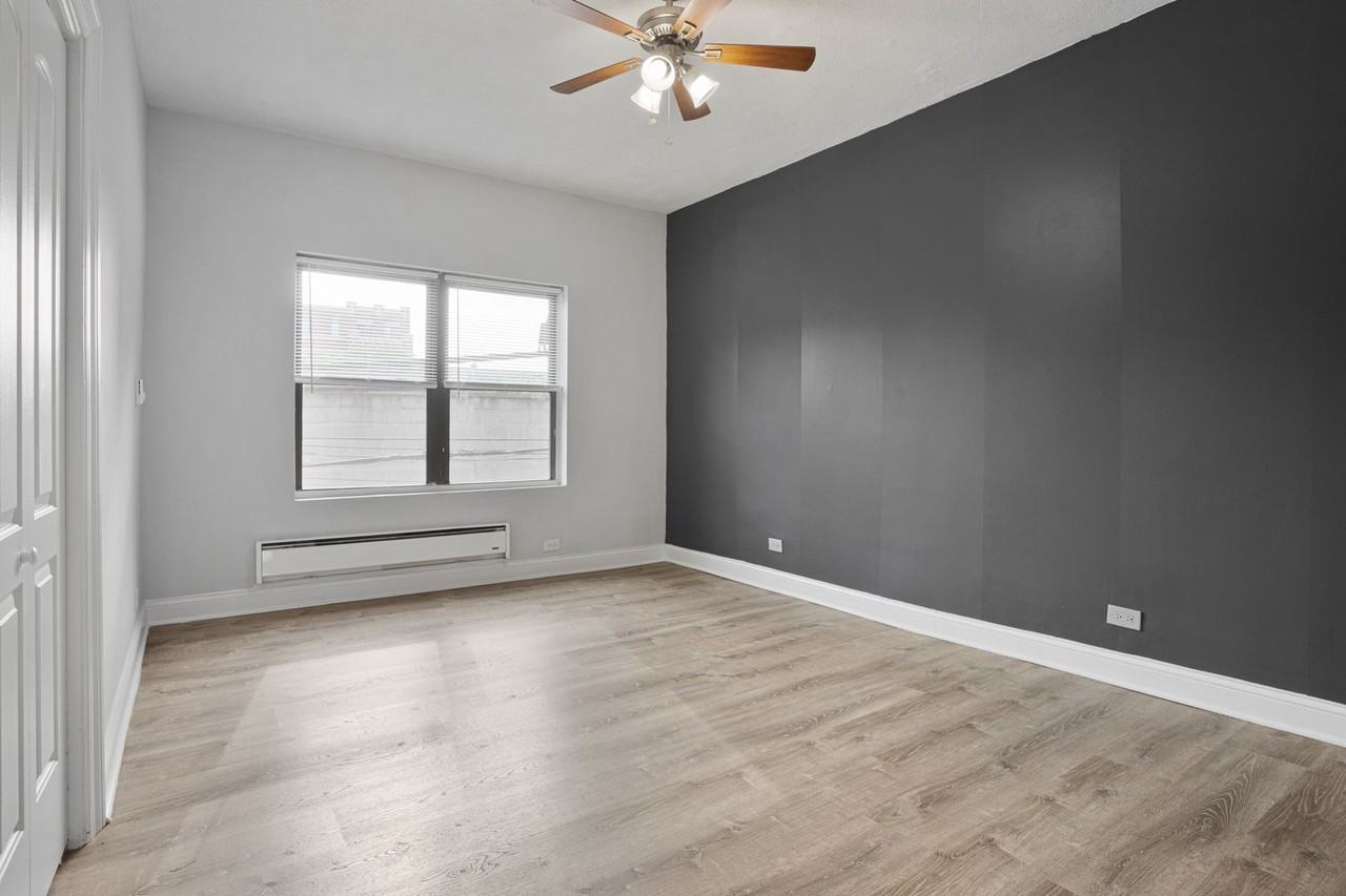 4555 N Malden St - Photo 3 of 33