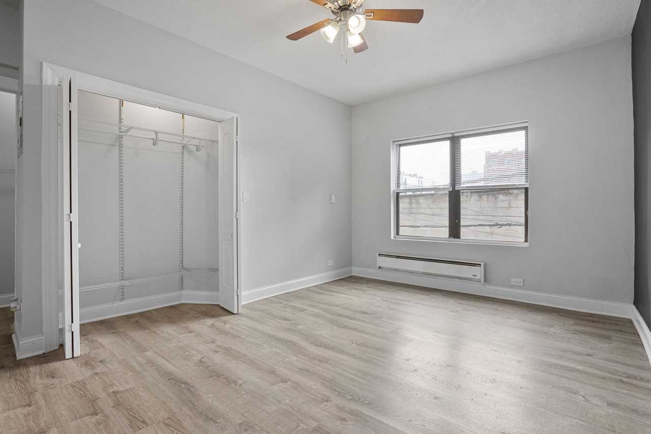 4555 N Malden St - Photo 4 of 33