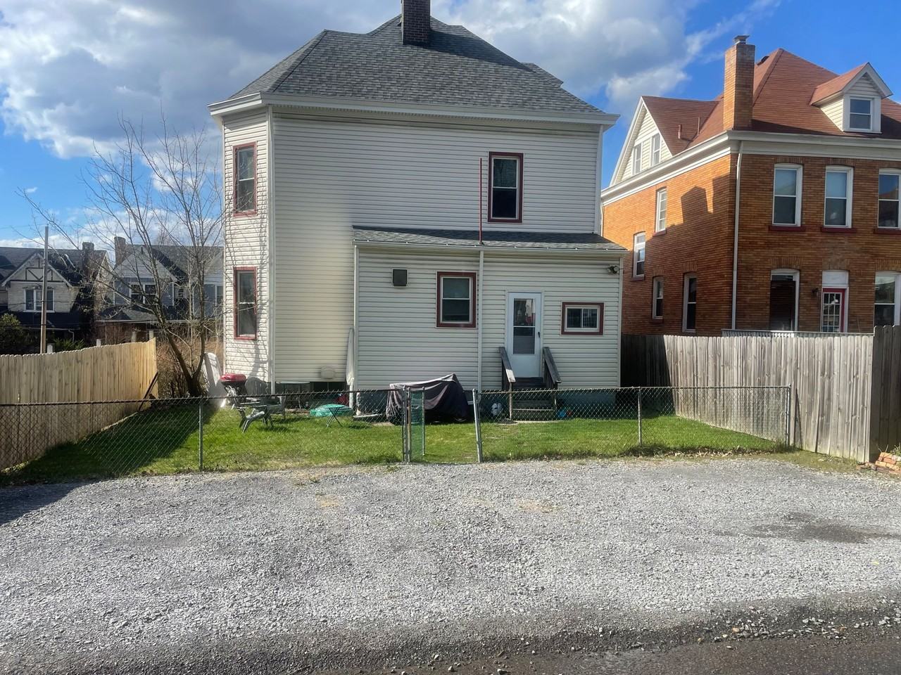 Recently updated building in Bellevue area of Pittsburgh - Photo 4 of 7