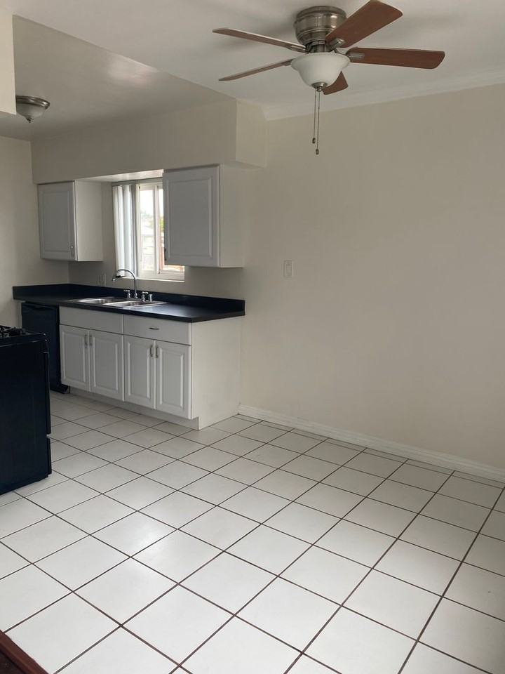 2208 1/2 Grand Ave - Photo 5 of 10