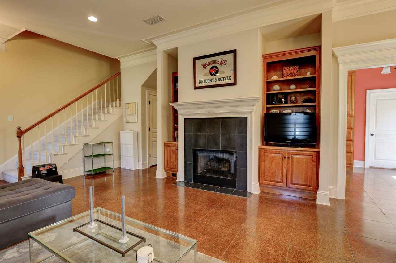 119 Kensington Ct - Photo 3 of 20