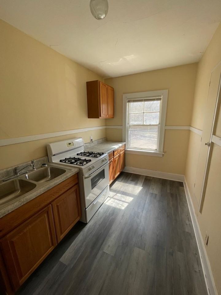 2008 Auburn St Apartments in Signal Hill, Rockford, IL 61103 Zumper