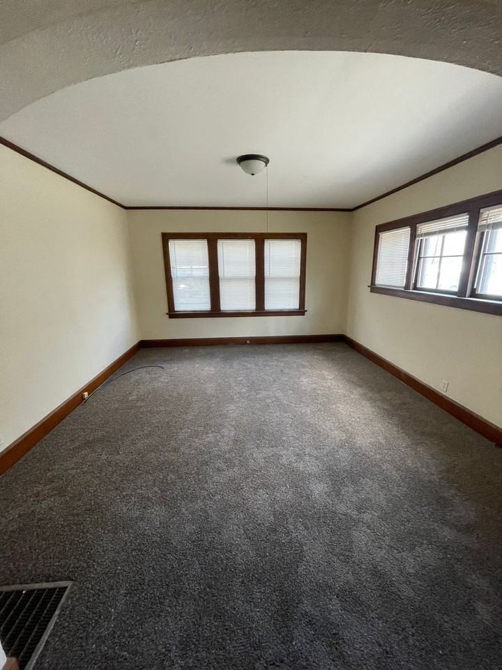 2008 Auburn St Apartments in Signal Hill, Rockford, IL 61103 Zumper