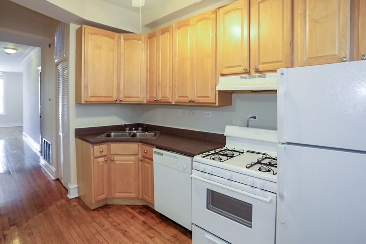 3054-58 N. Greenview / 1507-11 W. Barry / 3080 N. Lincoln - Photo 6 of 11