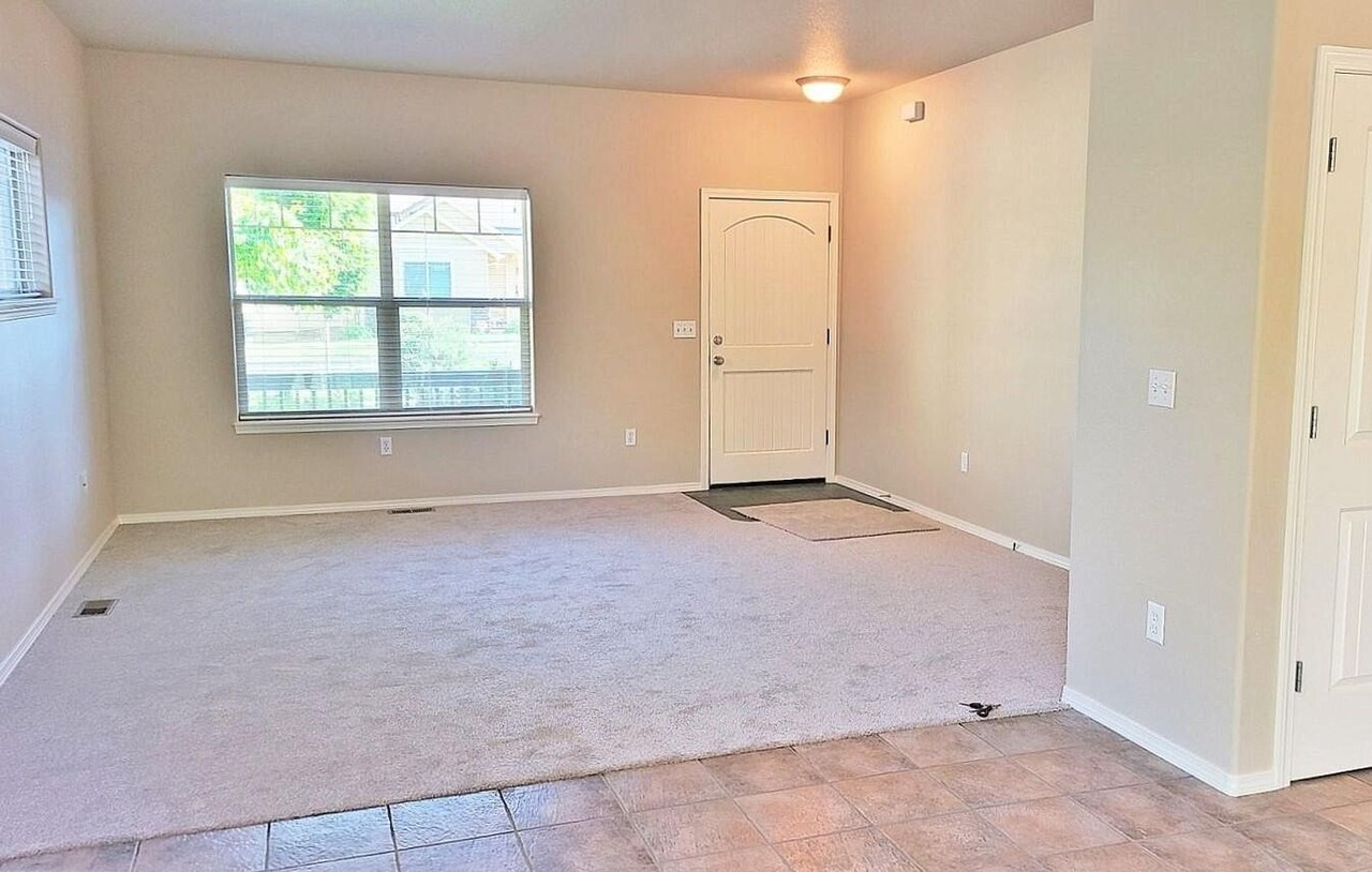 652 Se Gleneden Pl - Photo 6 of 11