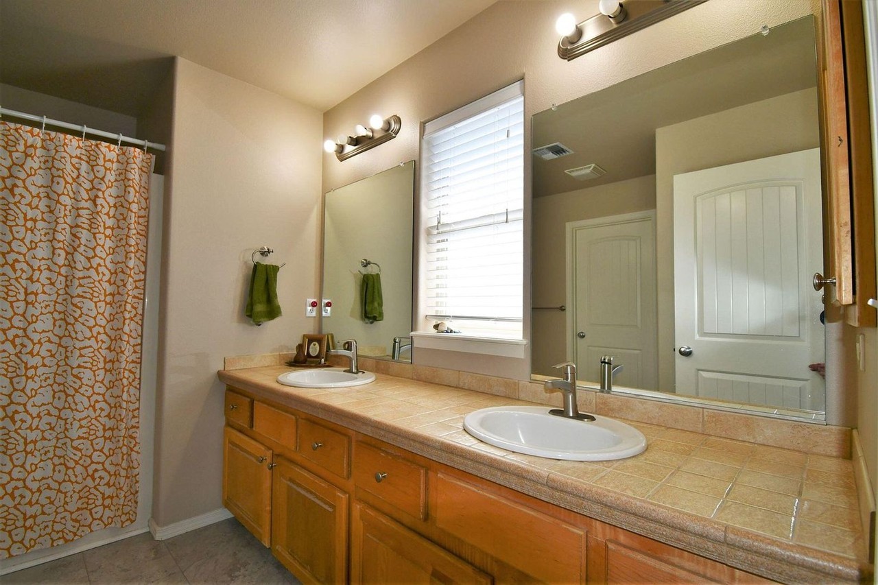 652 Se Gleneden Pl - Photo 7 of 11