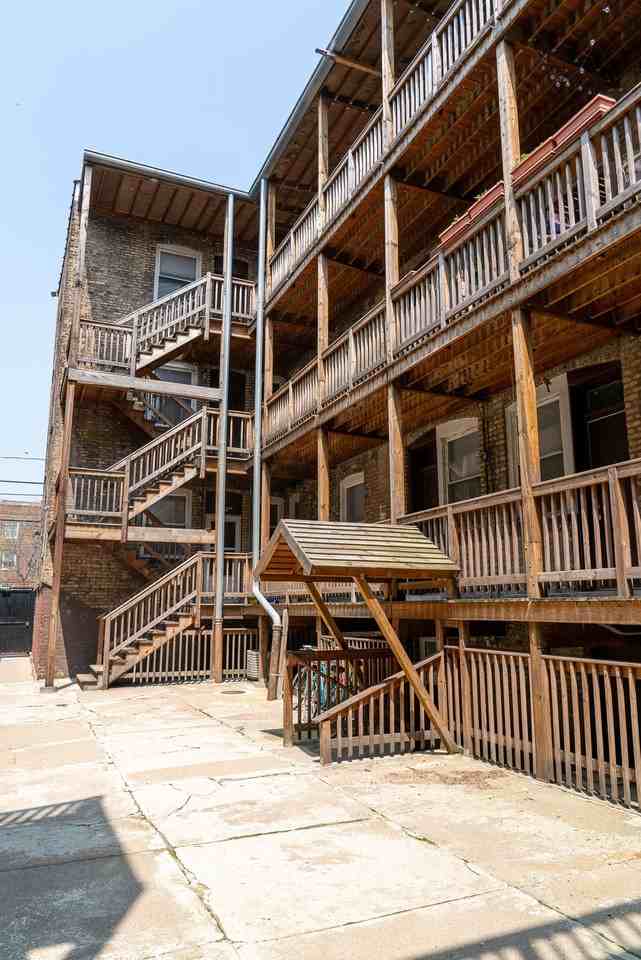 902 W Sunnyside Ave Apt 1st - Photo 2 of 16