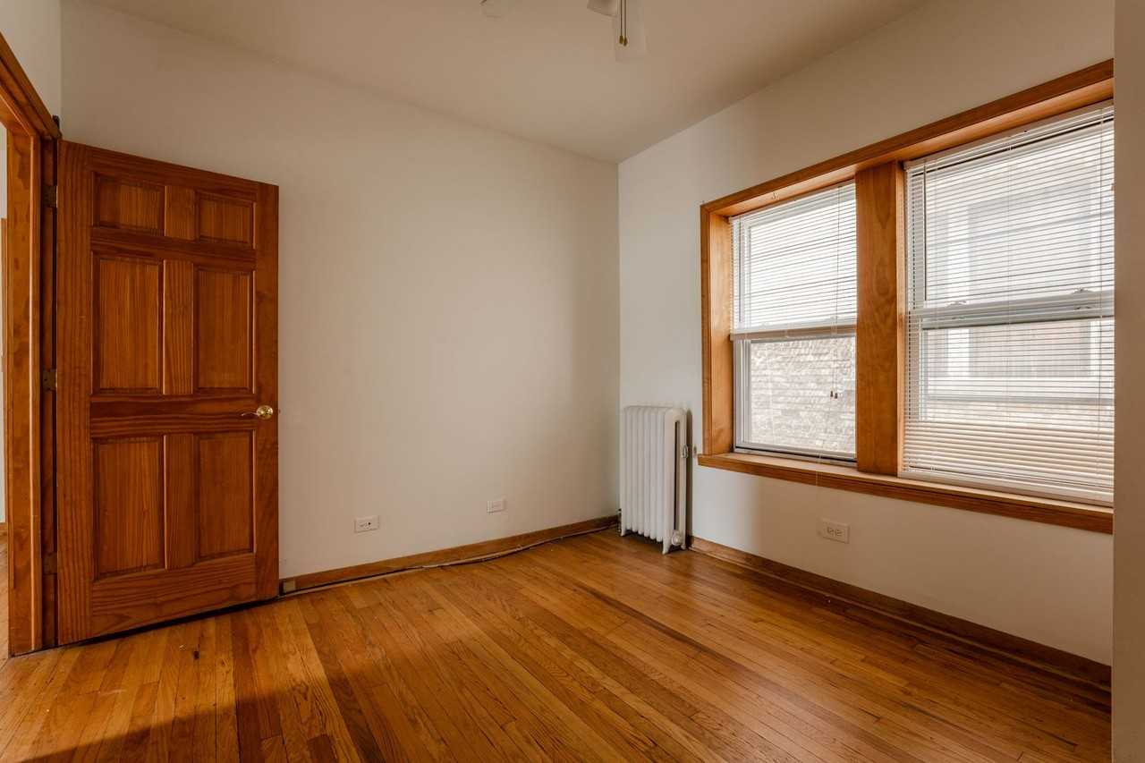 2620 W Gunnison St #1 - Photo 6 of 11