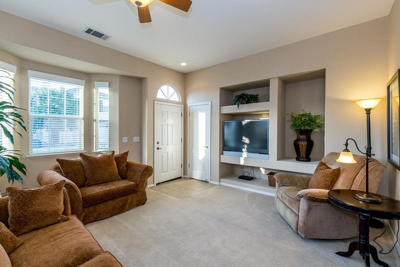 632 W Fontaine Ln - Photo 5 of 19