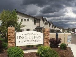 featured image of 446 W 6th S