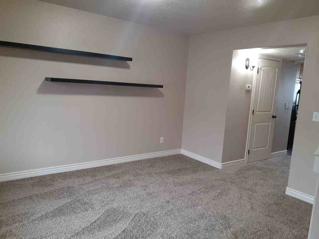 446 W 6th S - Photo 2 of 21