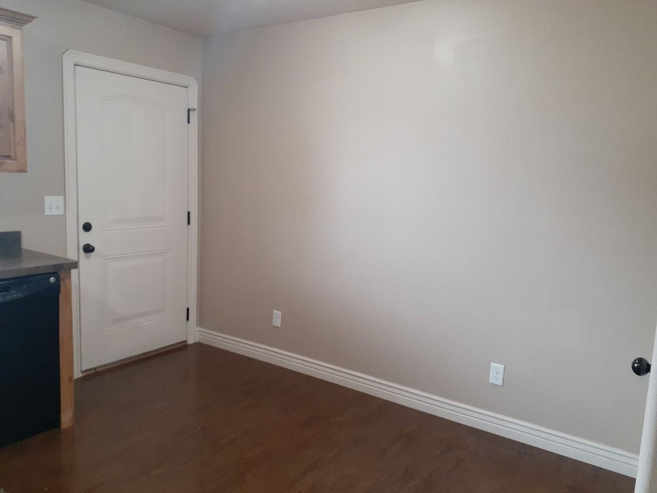 446 W 6th S - Photo 6 of 21