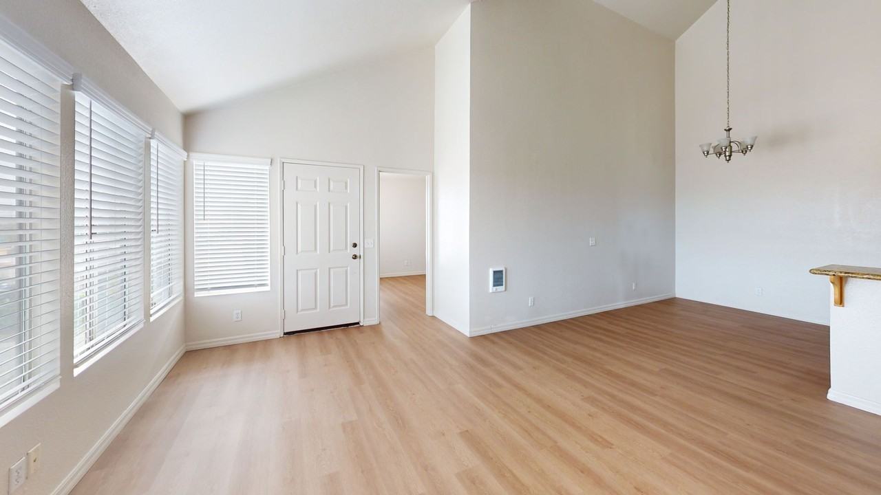 1202 Donax Ave - Photo 4 of 15