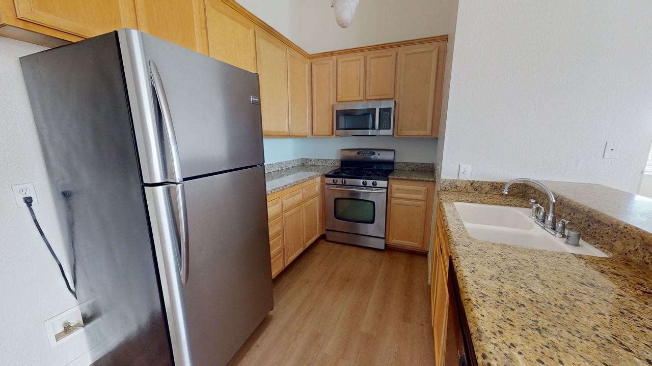 1202 Donax Ave - Photo 5 of 15