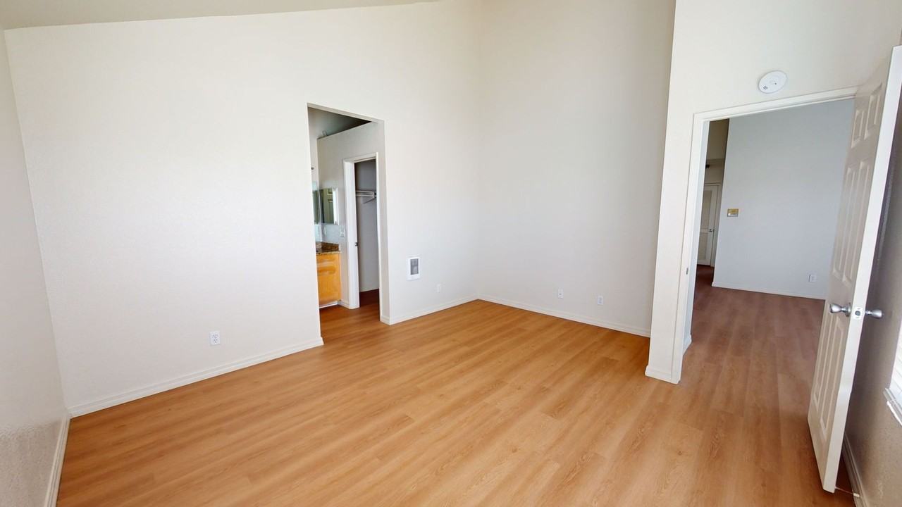 1202 Donax Ave - Photo 7 of 15