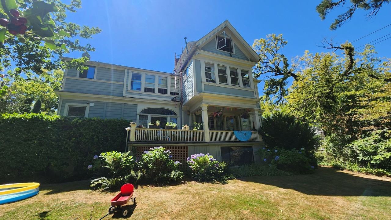 CarTr02 - Photo 3 of 6