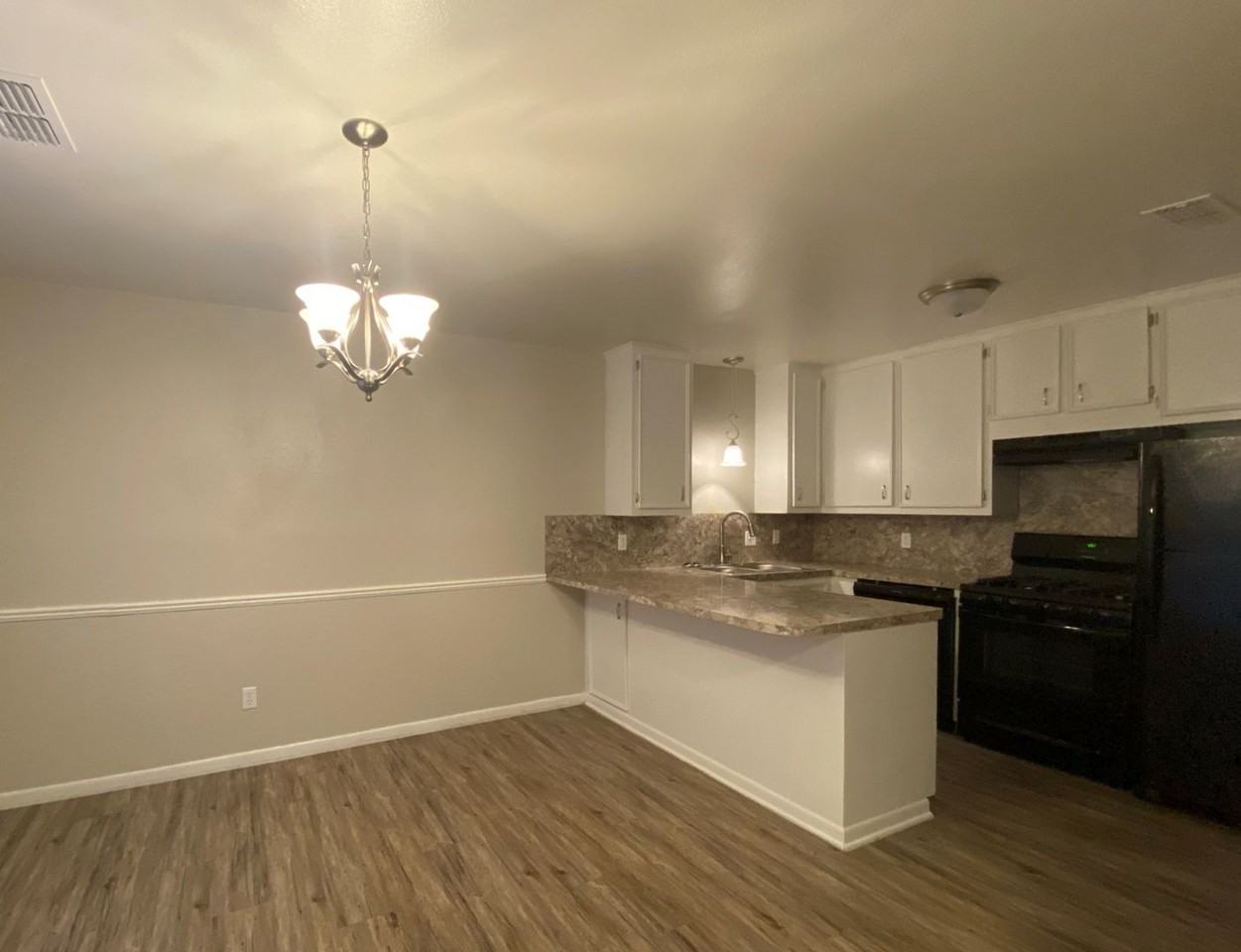 805 Hiller - Photo 2 of 13