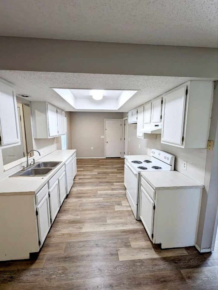 1135 N National Ave - Photo 3 of 14