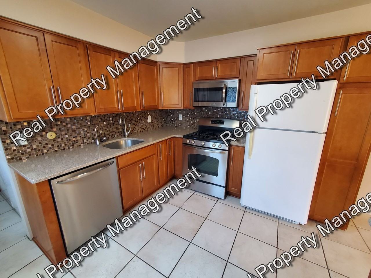 6839 Harrison St - Photo 5 of 9