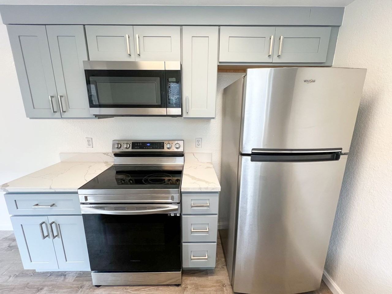 1458 W Latimer Ave - Photo 5 of 19