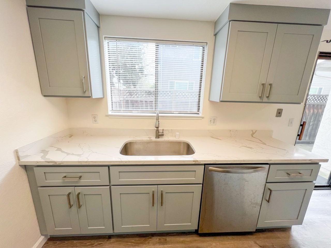1458 W Latimer Ave - Photo 6 of 19