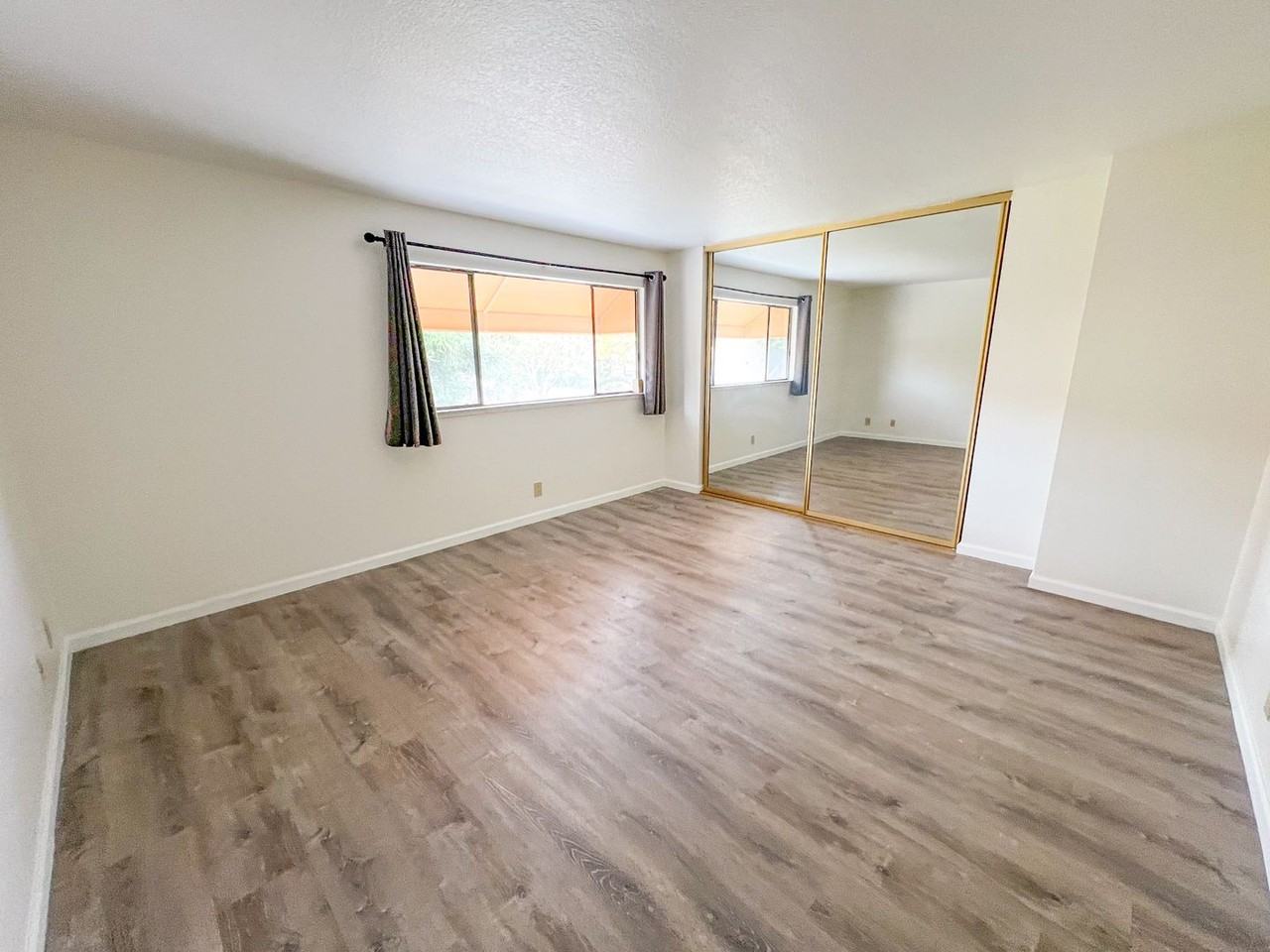 1458 W Latimer Ave - Photo 7 of 19