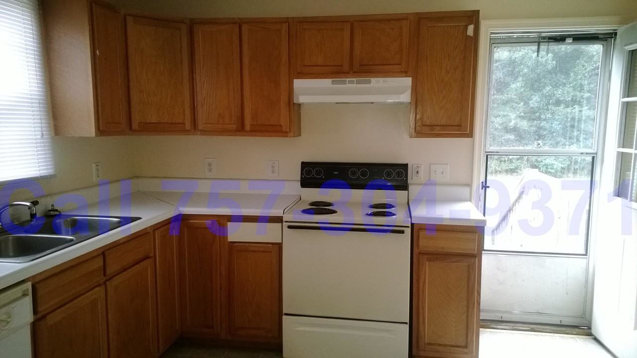 1631 Dorchester St - Photo 3 of 6