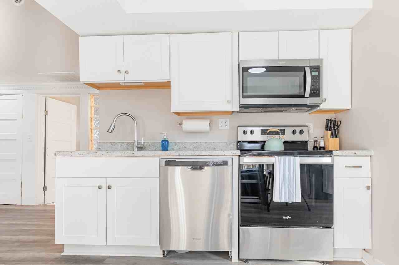 211 Thompson St #B - Photo 3 of 19