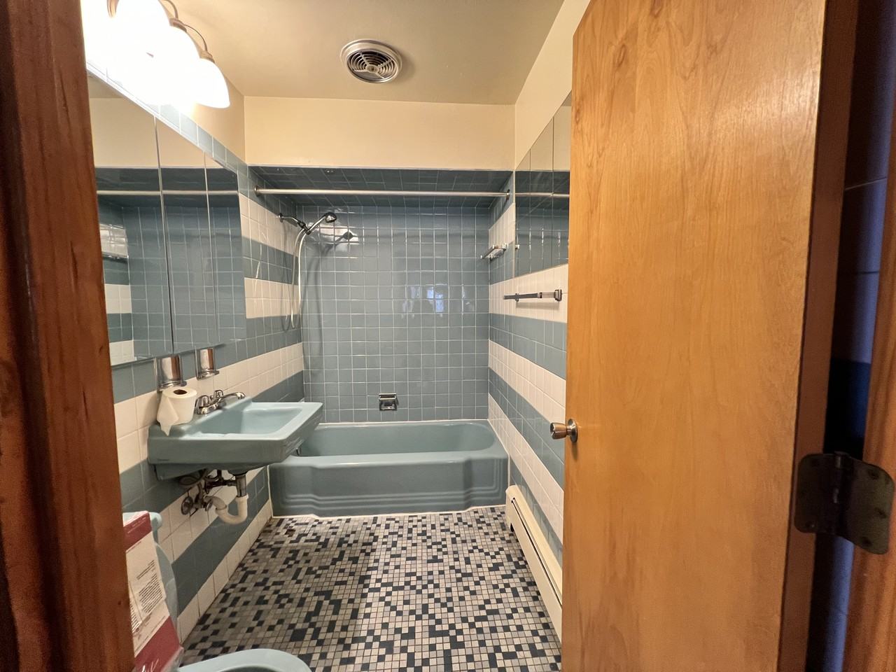 435 E 81st St #1 - Photo 3 of 10