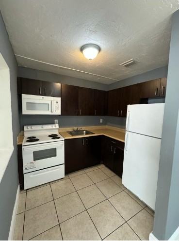 3254 Nw 13th St #1 - Photo 4 of 10