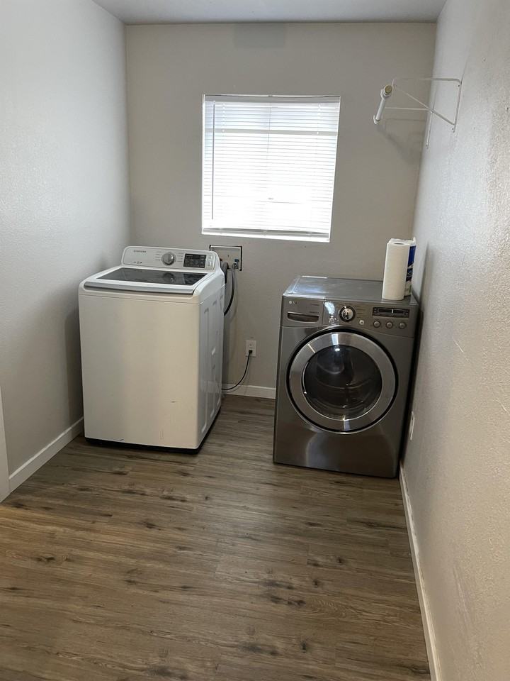 537 W Juniper #1 - Photo 4 of 18